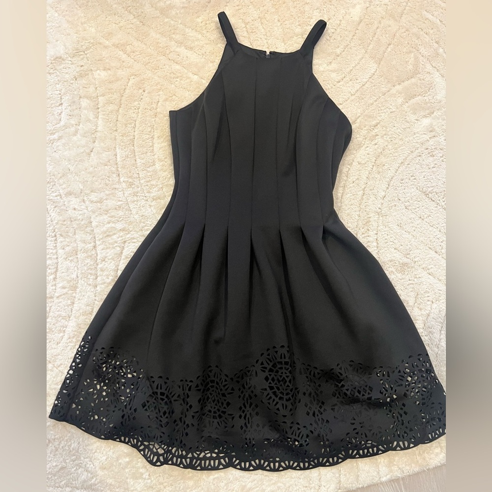Vince Camuto Black Sleeveless Dress Eyelet Detail Size 4